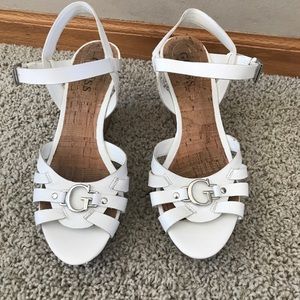 Guess white wedges